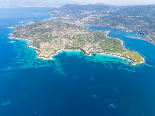 Linie brzegowe Morza Egejskiego Północnego Fotografia lotnicza Zatoki Pissa. Pissa koyu - Dikili - Izmir - Turcja.