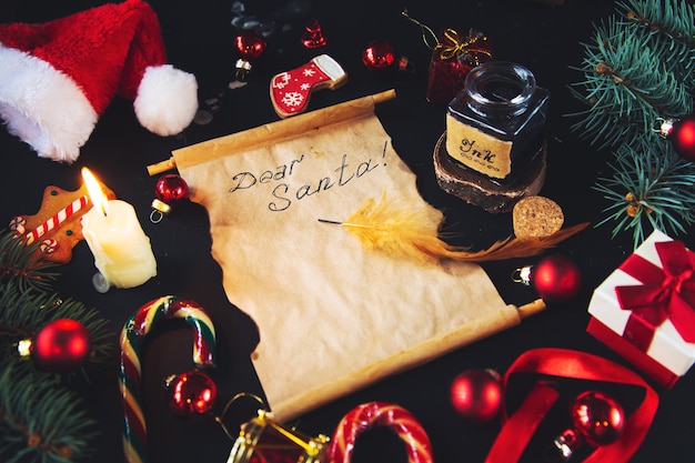 List do Świętego Mikołaja Kałamarz ze świątecznymi dekoracjami z piór