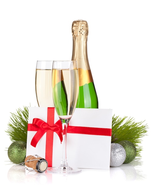List szampana i prezent. Na białym tle
