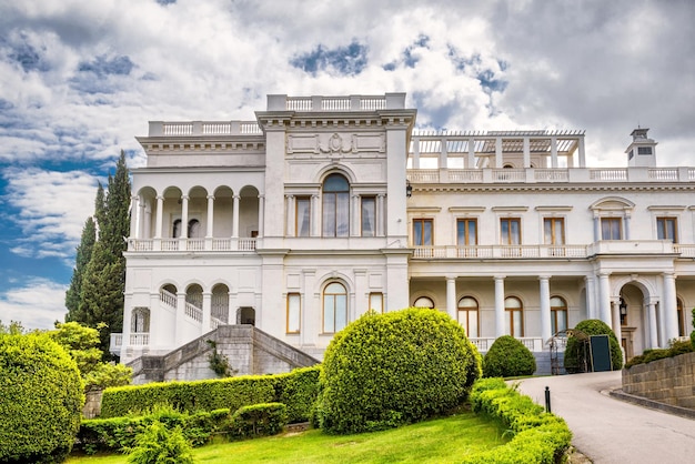 livadia pałac z pięknym ogrodem krajobrazowym na krymie