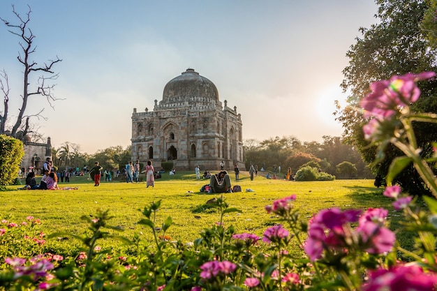 Lodhi Gardens to park miejski położony w New Delhi Indie Rozprzestrzenianie się na ponad 90 akrów