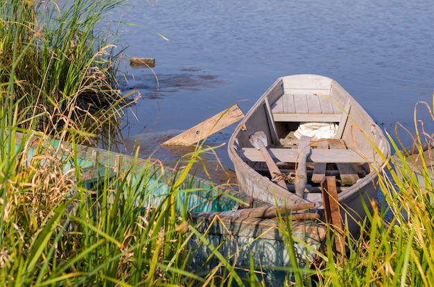 łódka na rzece