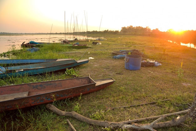 łódkowaty połowu krajobraz w Thailand