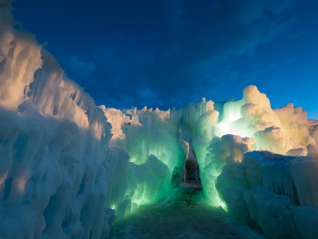 Zdjęcie lodowe zamki silverthorne w stanie kolorado.