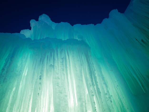Zdjęcie lodowe zamki siverthorne w stanie kolorado.