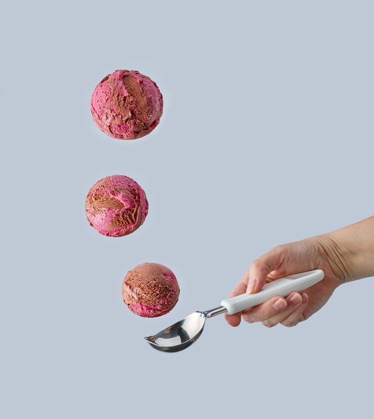 Zdjęcie lody czekoladowe i wiśniowe