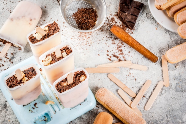 Zdjęcie lody popsicles tiramisu