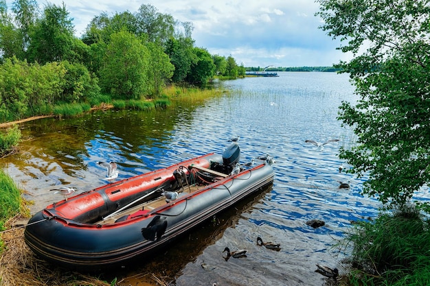 Łódź Na Jeziorze Onega I Przyroda Karelii, Kiży, Rosja