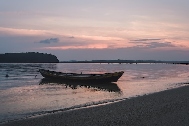 Łódź Płynie Po Rzece Ganges W Czasie