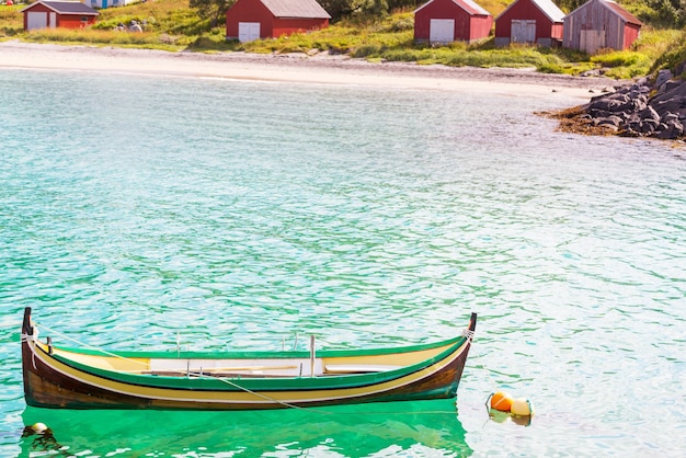 Łódź rybacka w wiosce, Norwegia