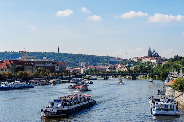 Łódź rzeczna na Wełtawie Praga Czechy