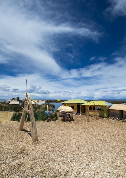 Łódź Totora na jeziorze Titicaca w pobliżu Puno Peru