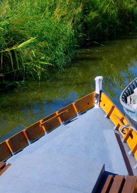 Łodzie kanałowe Albufera w el Palmar w Walencji