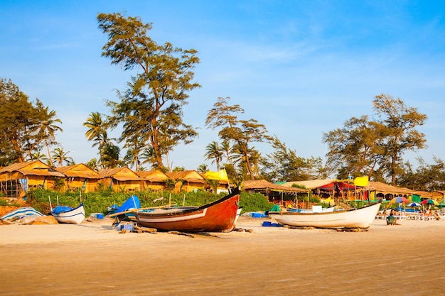 Łodzie Rybackie I Szałasy Na Plaży Arambol W Północnym Goa W Indiach