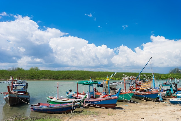 Zdjęcie Łodzie rybackie z prachuap prowincji tajlandii