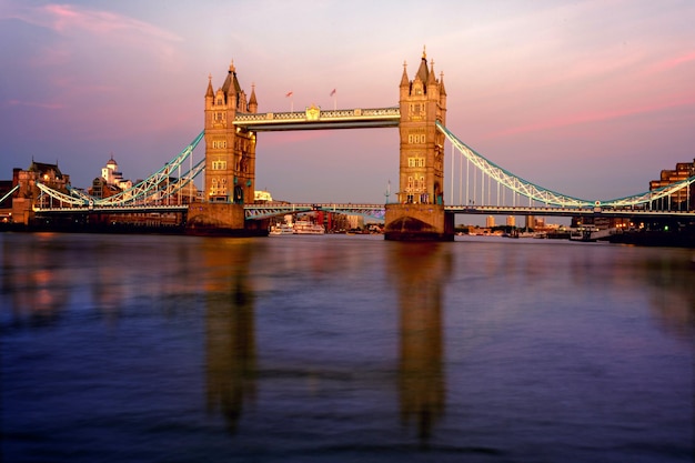 London Tower Bridge w Anglii