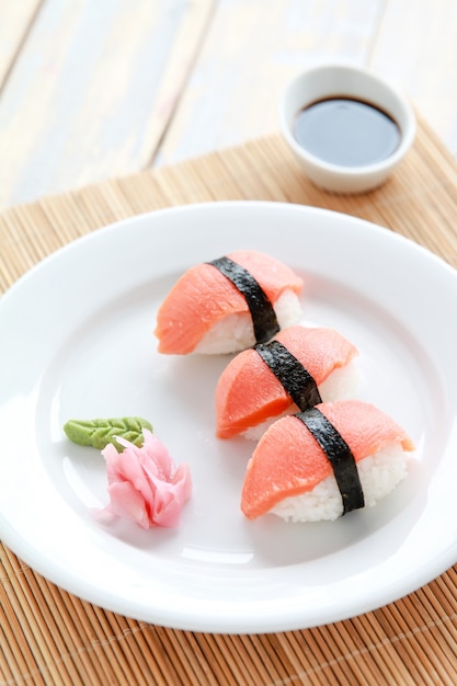 łosoś sushi