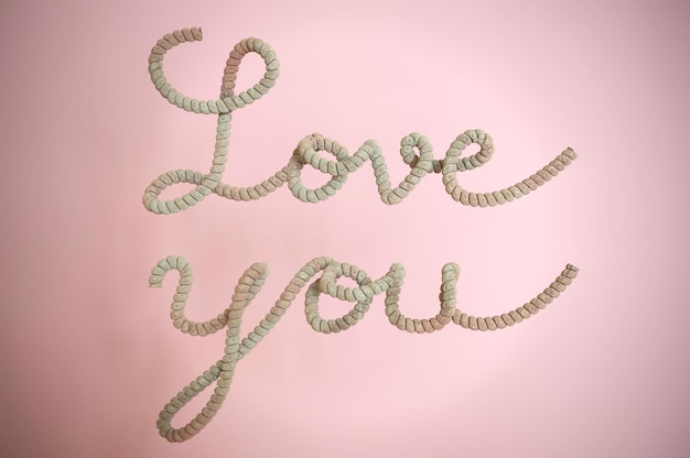 LOVE YOU ROPE na różowym tle