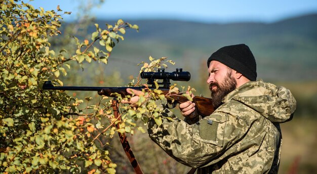 Łowca brodatego człowieka Uniforma wojskowa moda Siły wojskowe kamuflaż Umiejętności polowań i sprzęt zbrojny Jak zamienić polowanie w hobby Łowca człowieka z karabinem Boot camp Dzień Niepodległości