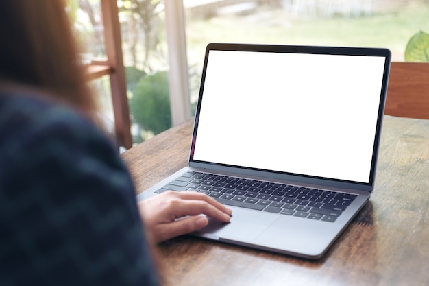 Ludzie Ręcznie Za Pomocą Makieta Laptopa