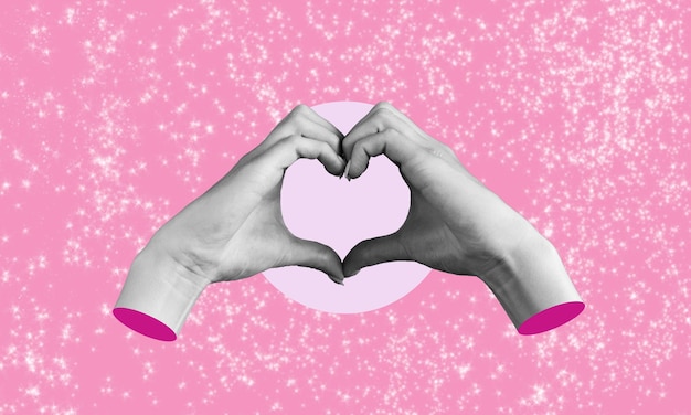 Ludzkie kobiece dłonie przedstawiające kształt serca na różowym tle Uczucia i emocje