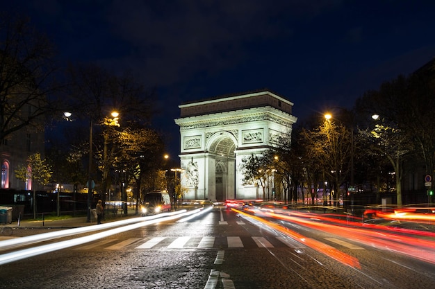 Łuk Triumfalny nocą