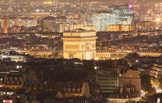 Łuk Triumfalny wieczorem Paryż Francja