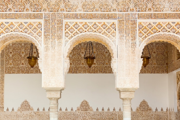 Łuki W Islamskim Stylu Mauretańskim W Alhambrze, Granada, Hiszpania