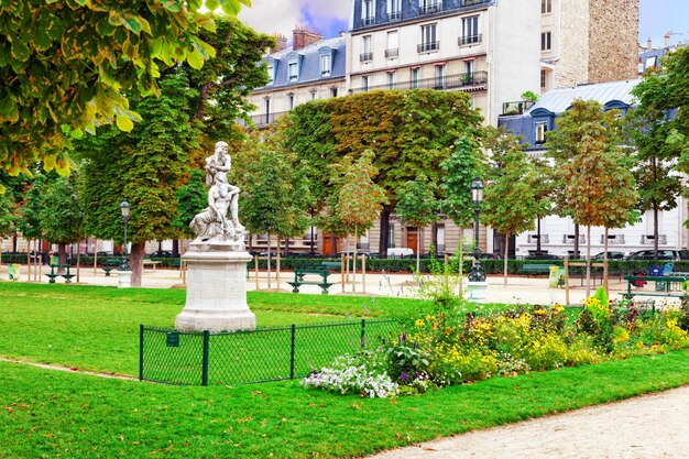 Zdjęcie luksemburg gardenjardin du luxembourg w paryżu francja