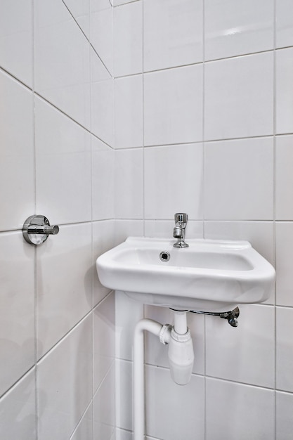 Luksusowa Aranżacja łazienki Z Marmurowymi ścianami
