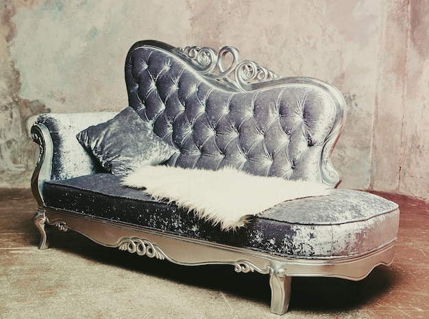 Luksusowa sofa w stylu barokowym