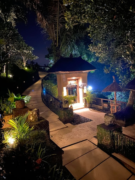 Luksusowa willa w nocy Ubud Bali Indonezja zdjęcie