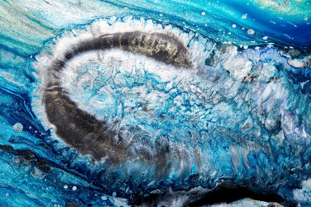 Luksusowe abstrakcyjne tło płynnej sztuki Niebieski atrament alkoholowy ze złotymi smugami farby marmurowa tekstura powierzchni wody