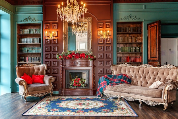 Luksusowe klasyczne wnętrze domowej biblioteki