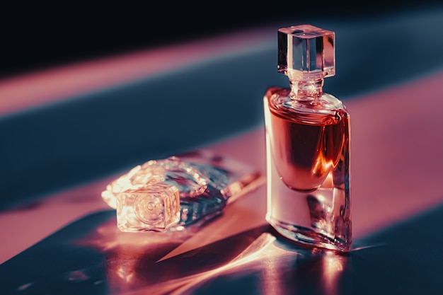 Zdjęcie luksusowe perfumy kosmetyczne i kosmetyki