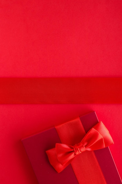 Luksusowe prezenty świąteczne na czerwono
