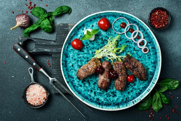 Lyula kebab z cielęciny Menu grillowe Kuchnia azerbejdżańska Widok z góry