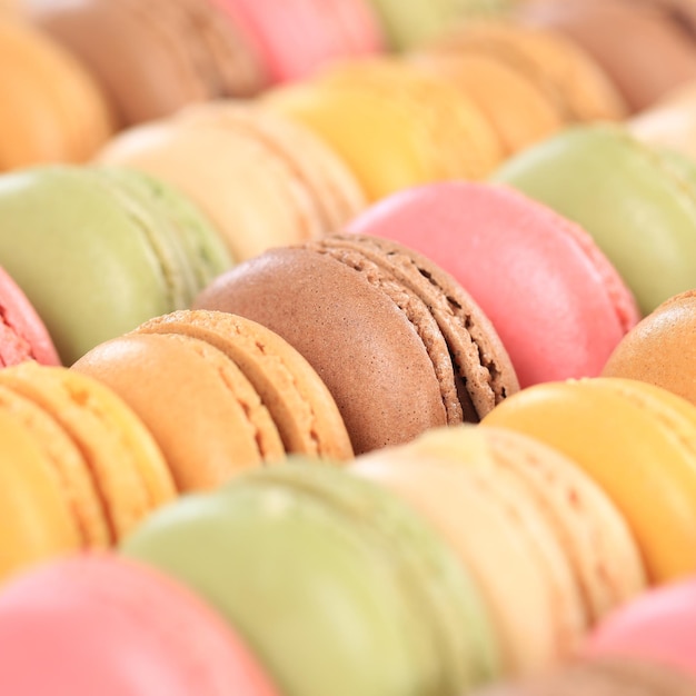 Macarons makaroniki kolorowe ciasteczka deserowe z placu Francji