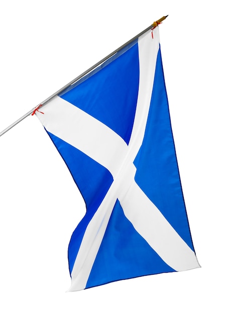 Zdjęcie macha flagą narodową szkocji na białym tle