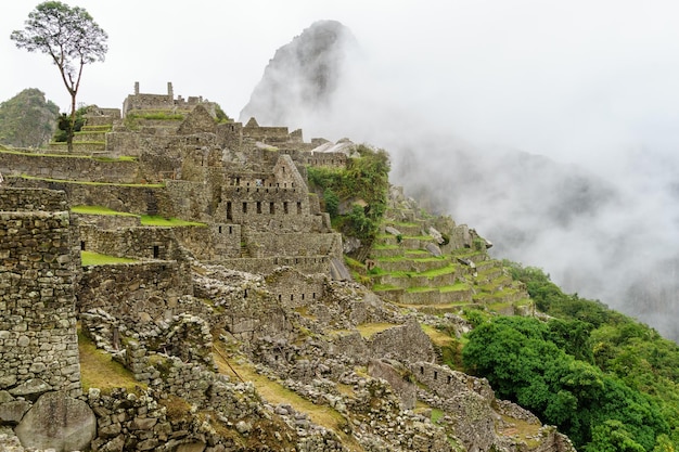 Machu picchu przeciwko niebu