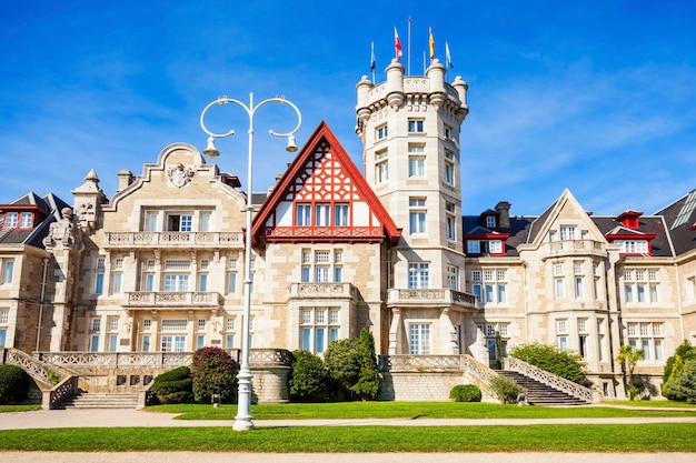 Magdalena Palace czyli Palacio de la Magdalena to pałac położony na Półwyspie Magdalena w mieście Santander w Hiszpanii.