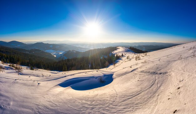 Magiczna Zimowa Panorama Pięknych Ośnieżonych Stoków