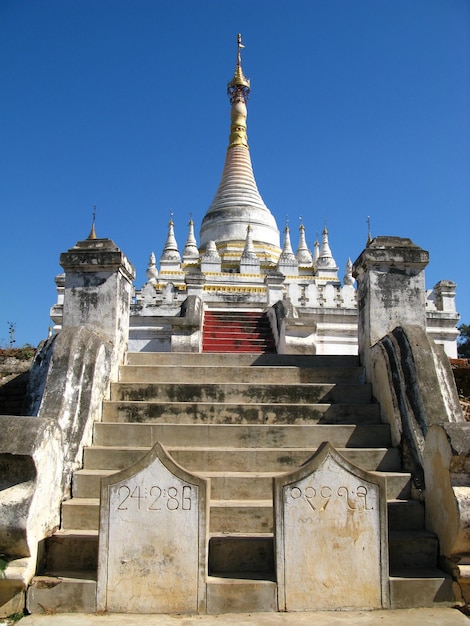 Maha Aung Mye Bon Zan Klasztor Ava blisko Mandalay Myanmar