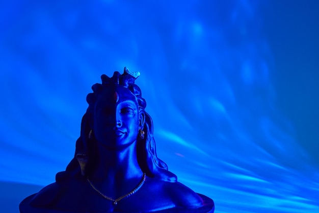 Maha shivratri Lord Shiva na niebieskim tle