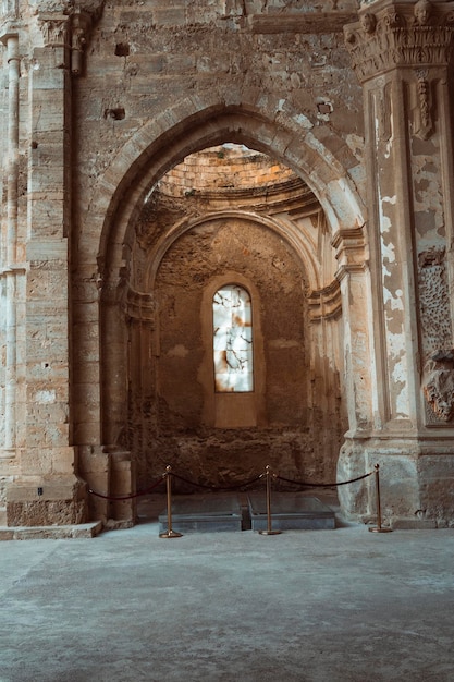 Majestatyczne ruiny klasztoru Monasterio de Piedras