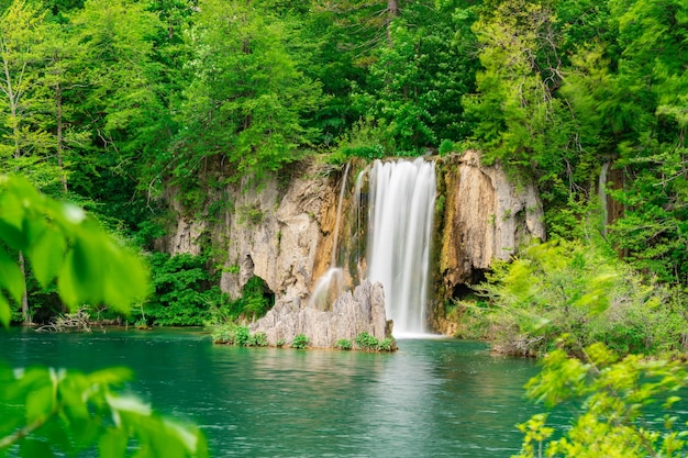 Majestatyczne wodospady w Parku Narodowym Krka zachwycające piękno przyrody w Chorwacji