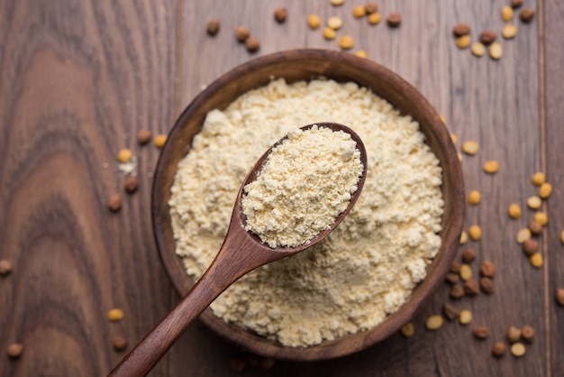 Mąka Besan, Gram lub ciecierzyca to mąka strączkowa wykonana z różnych mielonych ciecierzycy znanej jako gram bengalski
