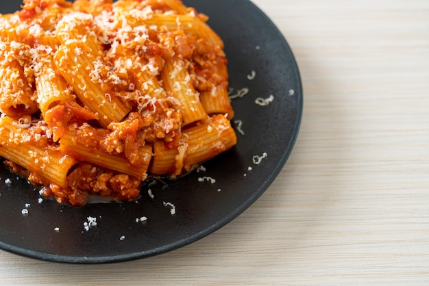 Makaron Boloński Rigatoni Z Serem - Tradycyjny Włoski Makaron