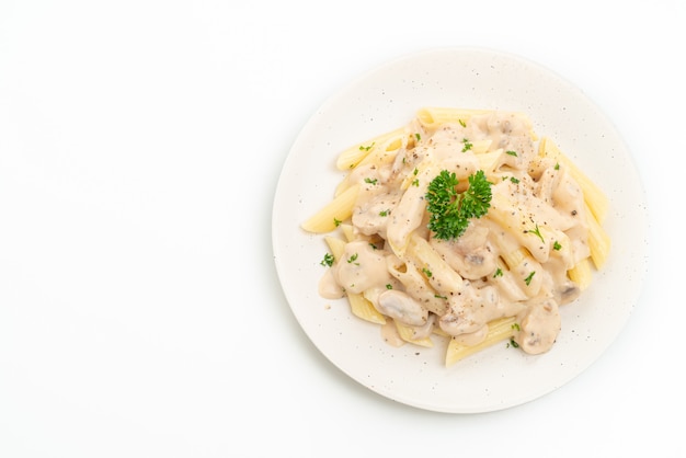 makaron penne sos śmietanowy carbonara z grzybami