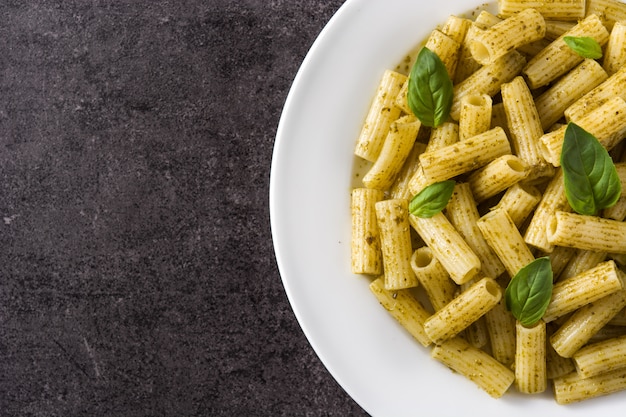 Makaron penne z sosem pesto